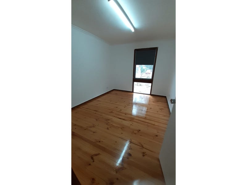 24 Diana Crescent 2