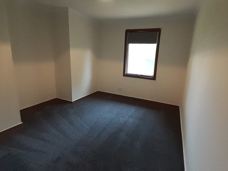 24 Diana Crescent 4