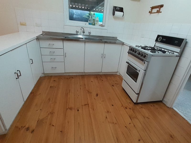 24 Diana Crescent 5