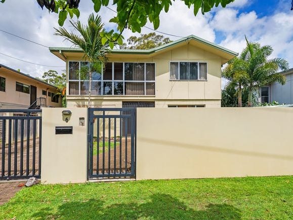 Renovated house close to light rail station for rent