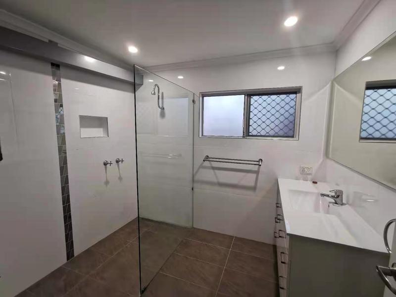 Renovated house close to light 8