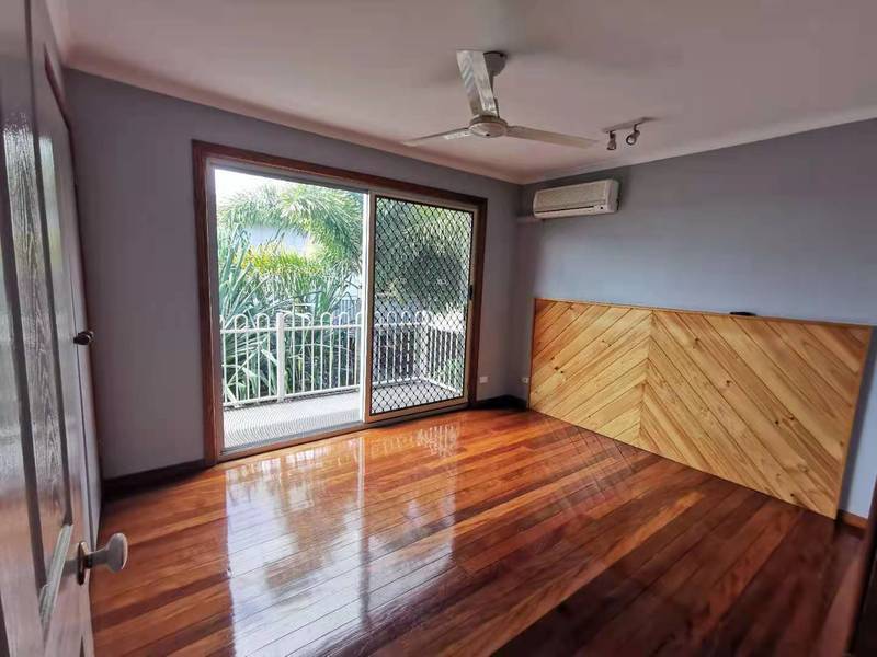 Renovated house close to light 11
