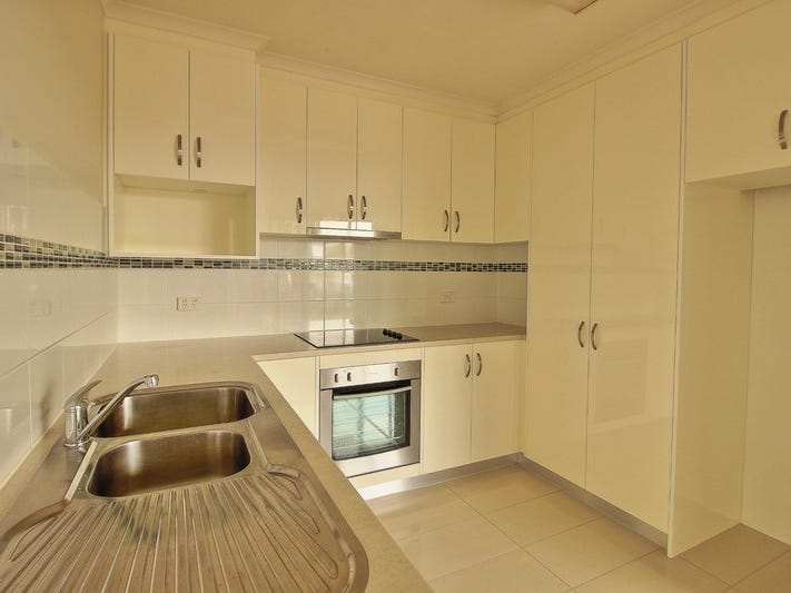 Beautiful unit in quiet complex. 2
