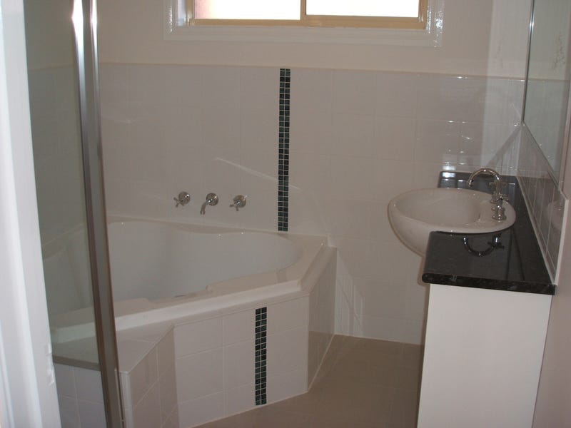 Executive Townhouse with 4 bedrooms 5
