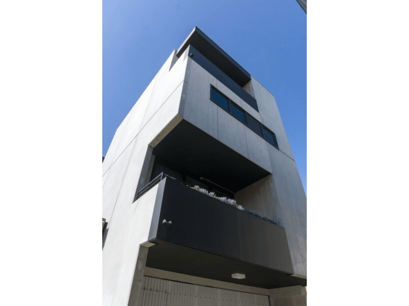 Modern 2 Bedroom Apartment 10