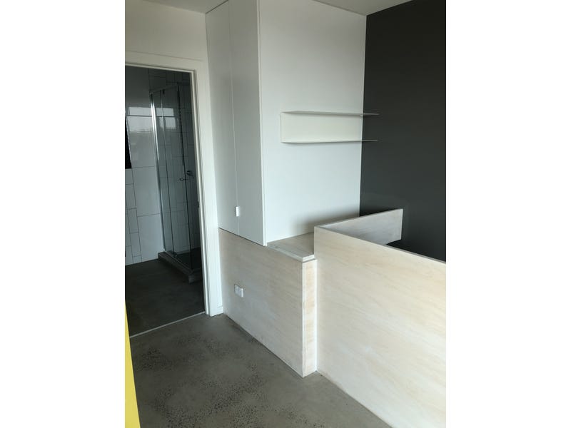 Modern 2 Bedroom Apartment 11