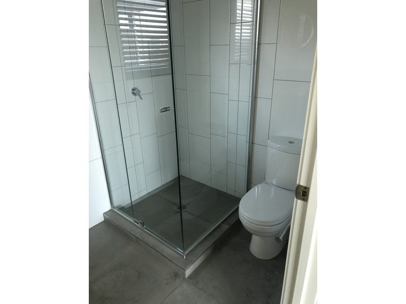 Modern 2 Bedroom Apartment 12