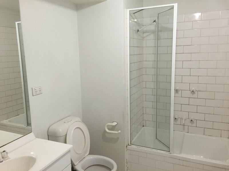 Spacious Furnished 2 Bedroom in 4
