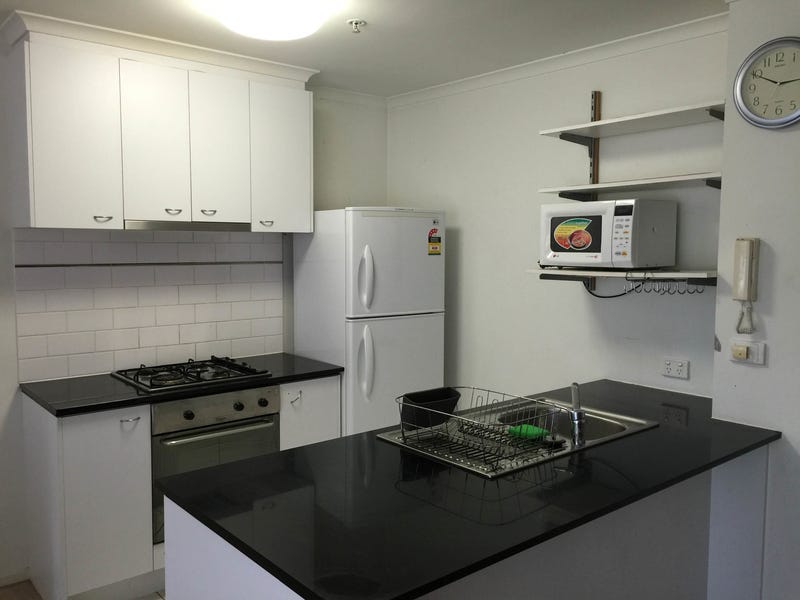 Spacious Furnished 2 Bedroom in 10