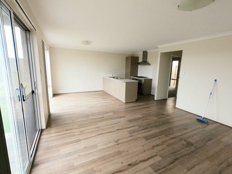 Convenient great location Aveley 5