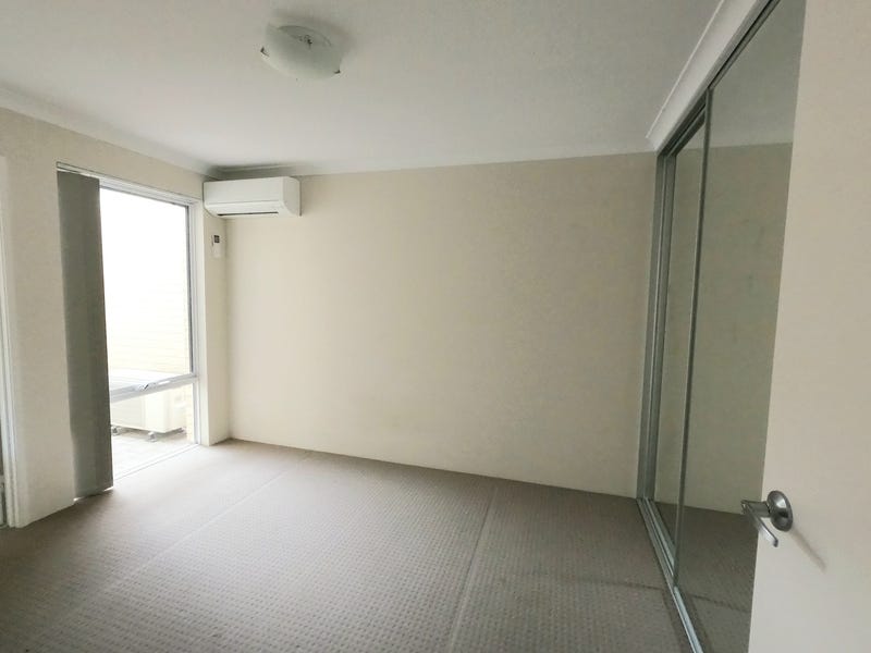 Convenient great location Aveley 7
