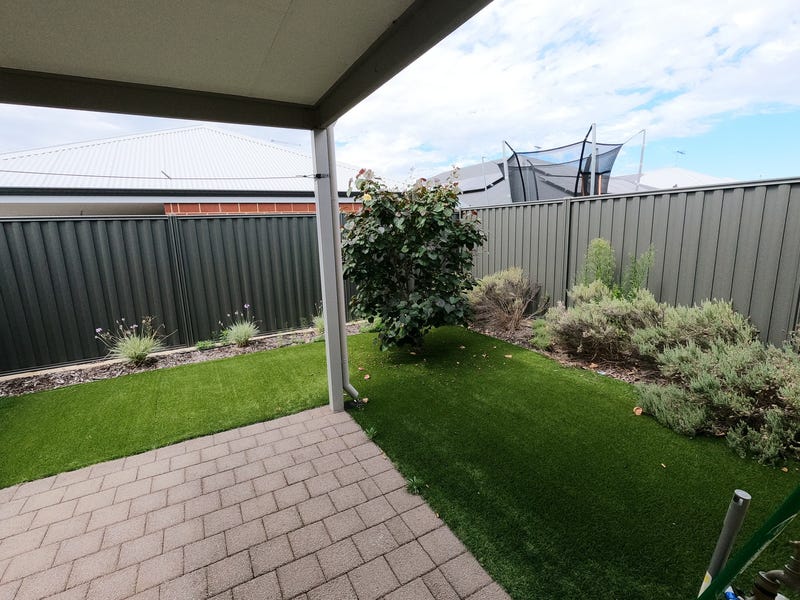 Convenient great location Aveley 12