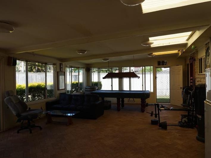 Family Home with Pool 9