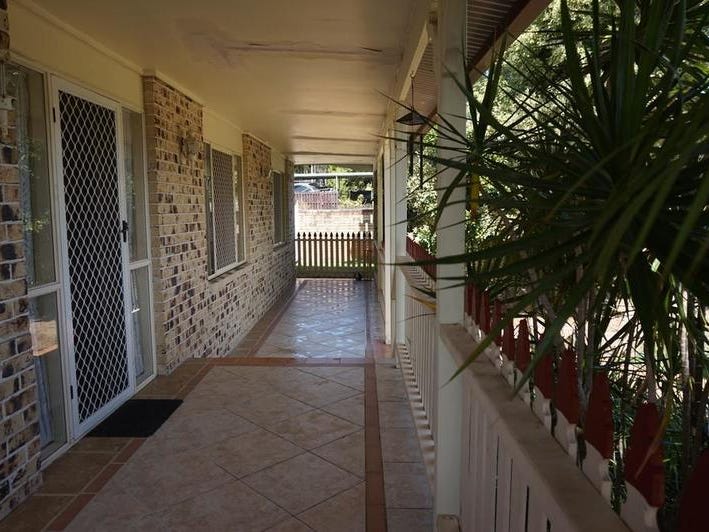 Family Home with Pool 10