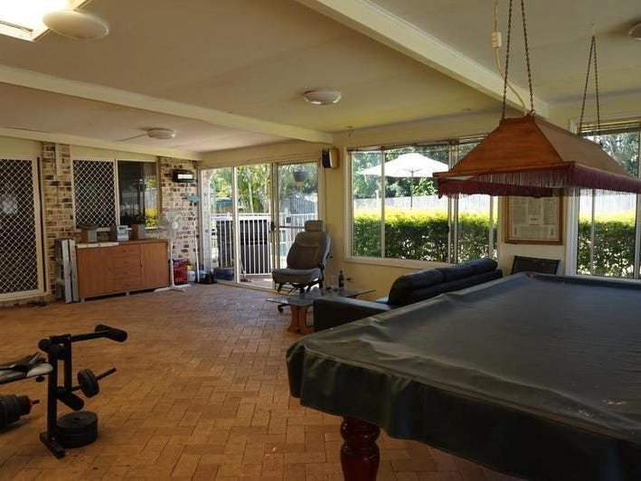 Family Home with Pool 14