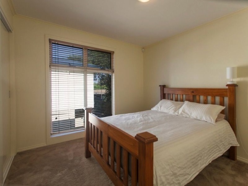 Modern 2 Storey Townhouse, walk 5
