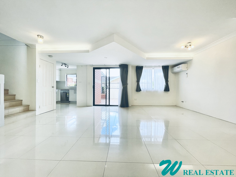 Double-Storey Townhouse Only Minutes Walk to Hornsby Station and Westfield!
