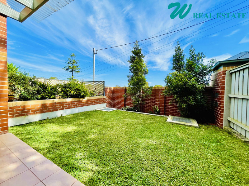 Double-Storey Townhouse Only Minutes Walk 3