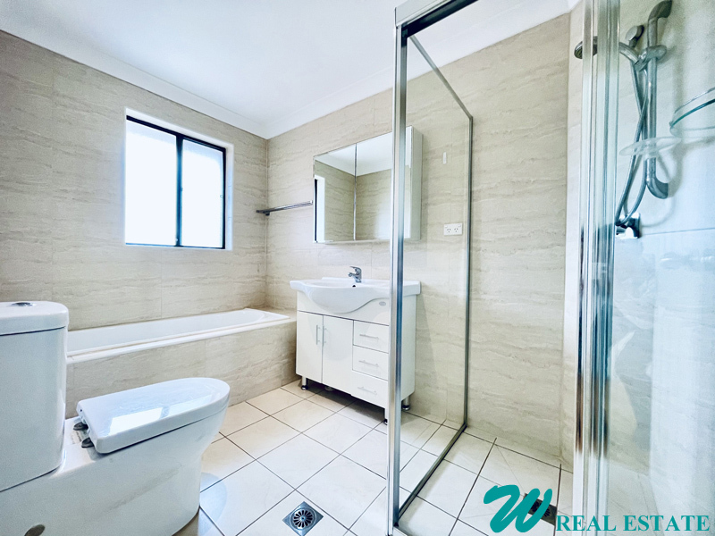 Double-Storey Townhouse Only Minutes Walk 5