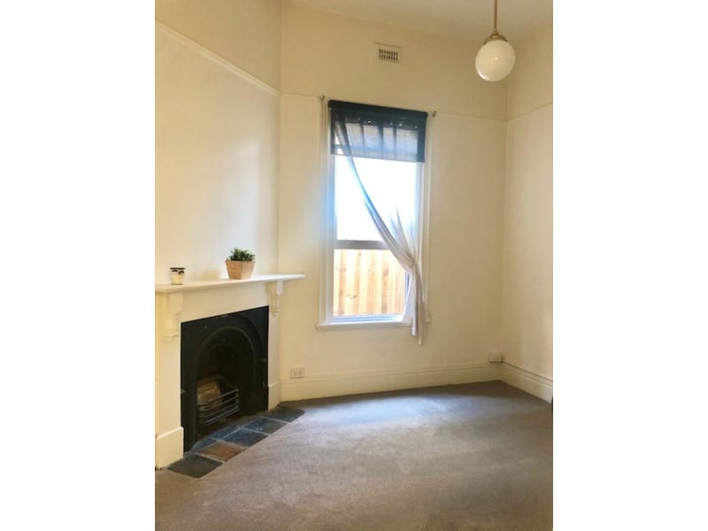 Stunning 3 Bedroom House in 8