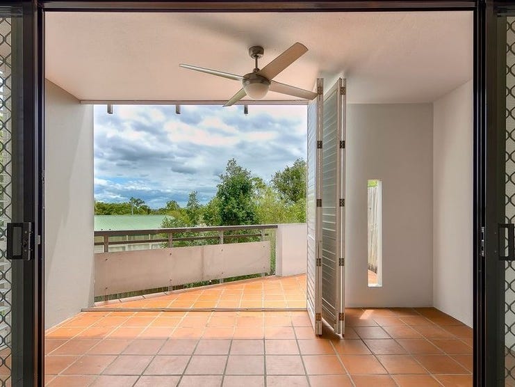 Very large balcony, city views, 4