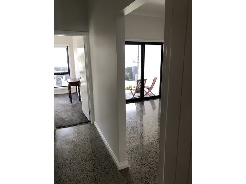 BRAND NEW CLOSE TO BEACH 8
