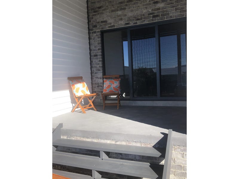 BRAND NEW CLOSE TO BEACH 10