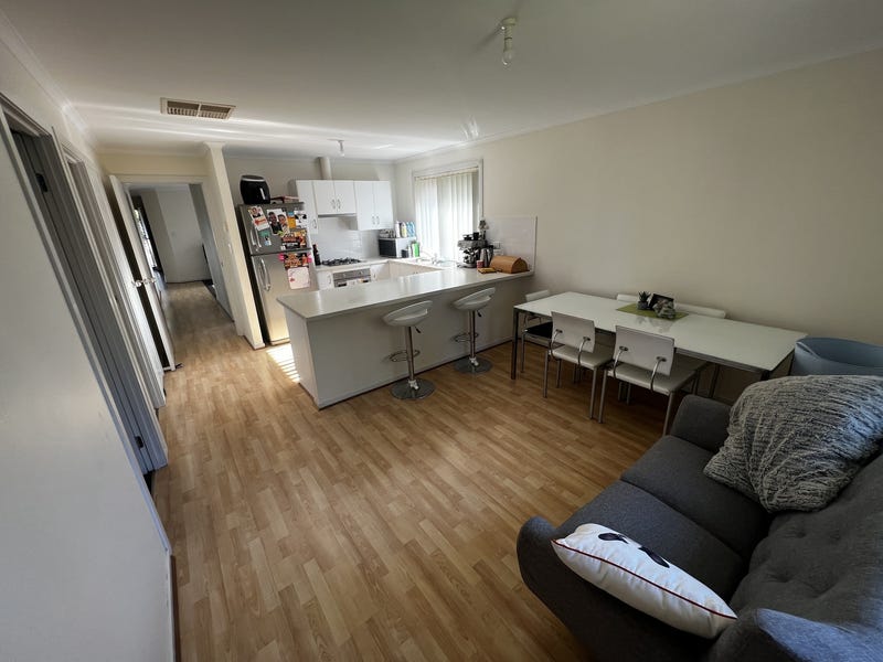 Spacious 4 Bedroom Family Home 6
