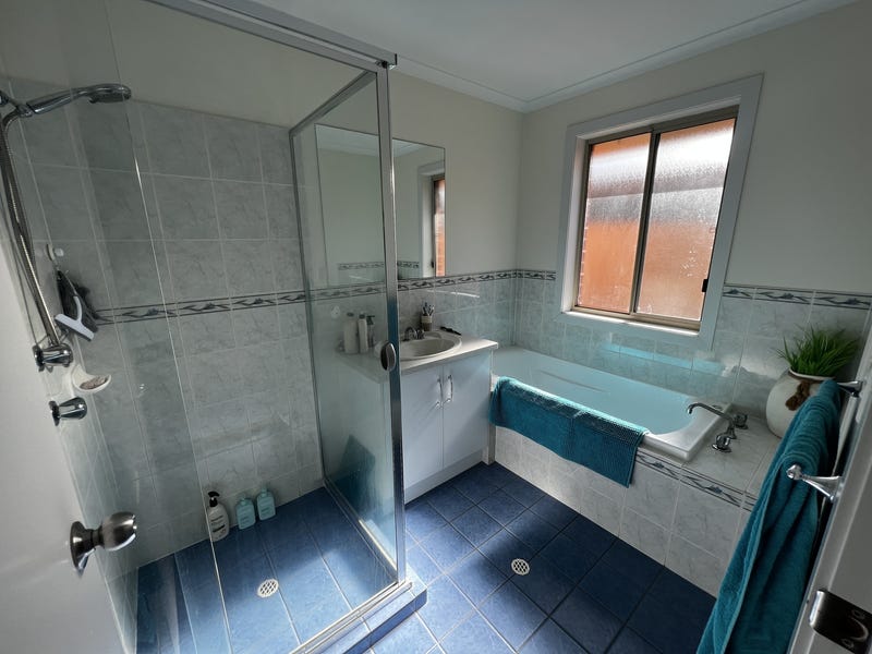 Spacious 4 Bedroom Family Home 7