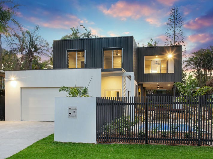 Architectural 4 bedroom near new house 500m to Noosa River-Deposit taken