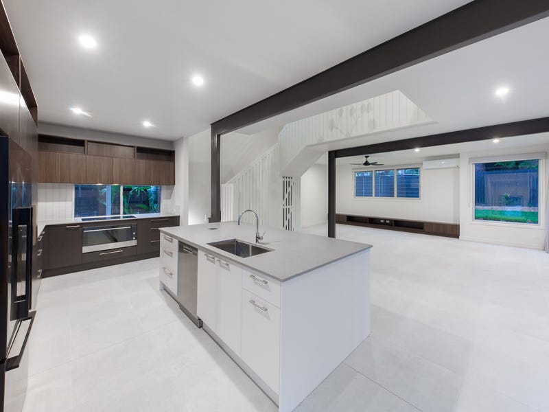 Architectural 4 bedroom near new 4