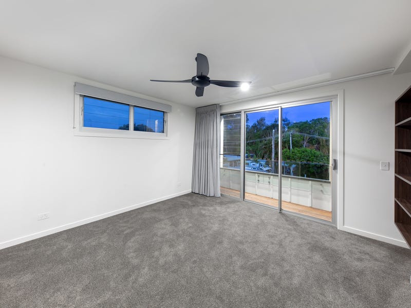 Architectural 4 bedroom near new 8