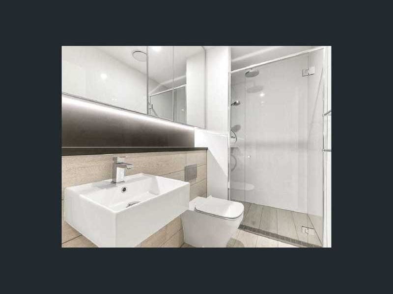Near new one bedder + 2