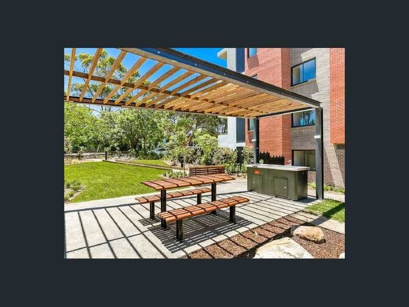 Near new one bedder + 6
