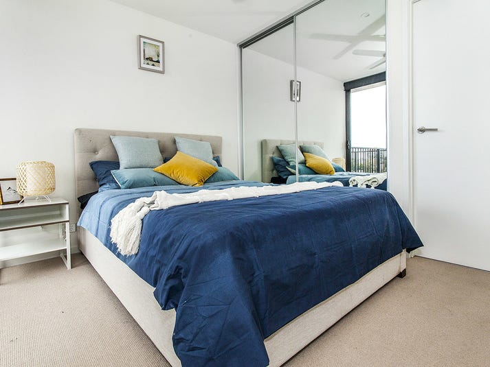 Perfect location, furnished and short term is available