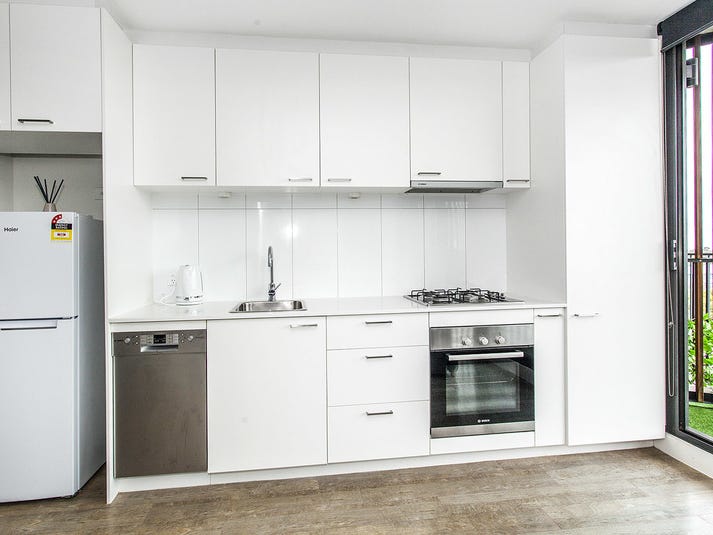 Perfect location, furnished and short 8