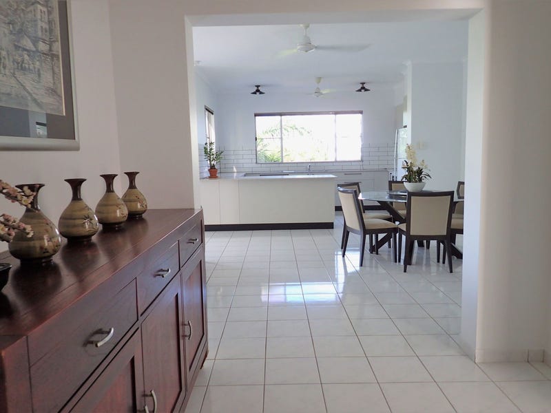Spacious 3 bedroom 2 bathroom unit in Larrakeyah