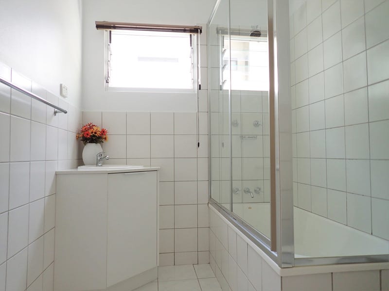 Spacious 3 bedroom 2 bathroom 9