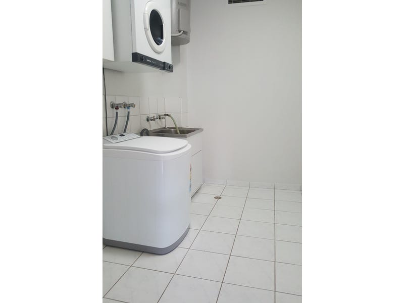 Spacious 3 bedroom 2 bathroom 10