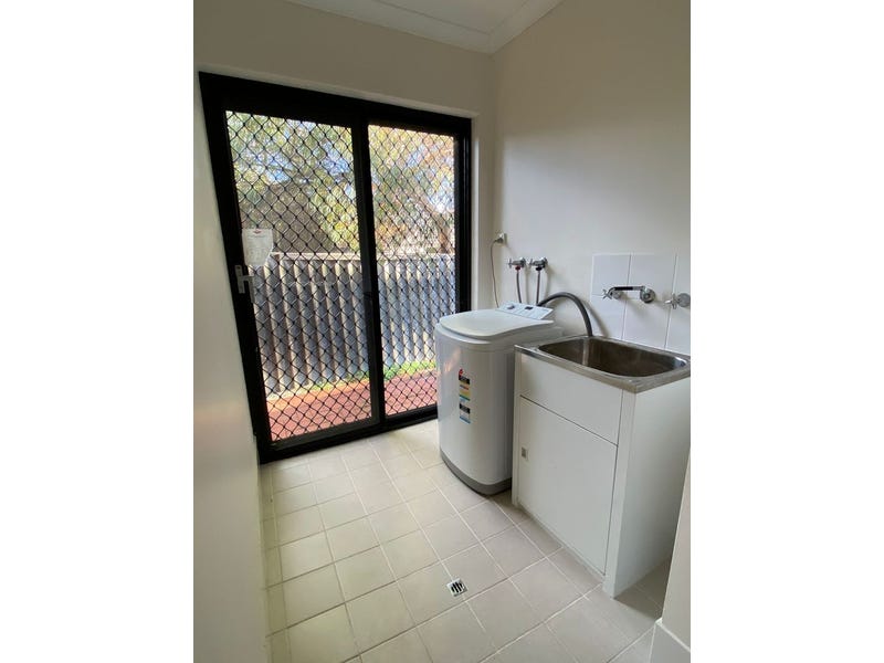 Quiet, comfortable and centrally located! 6