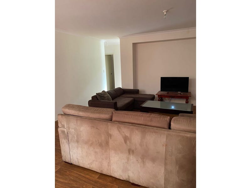 Quiet, comfortable and centrally located! 10