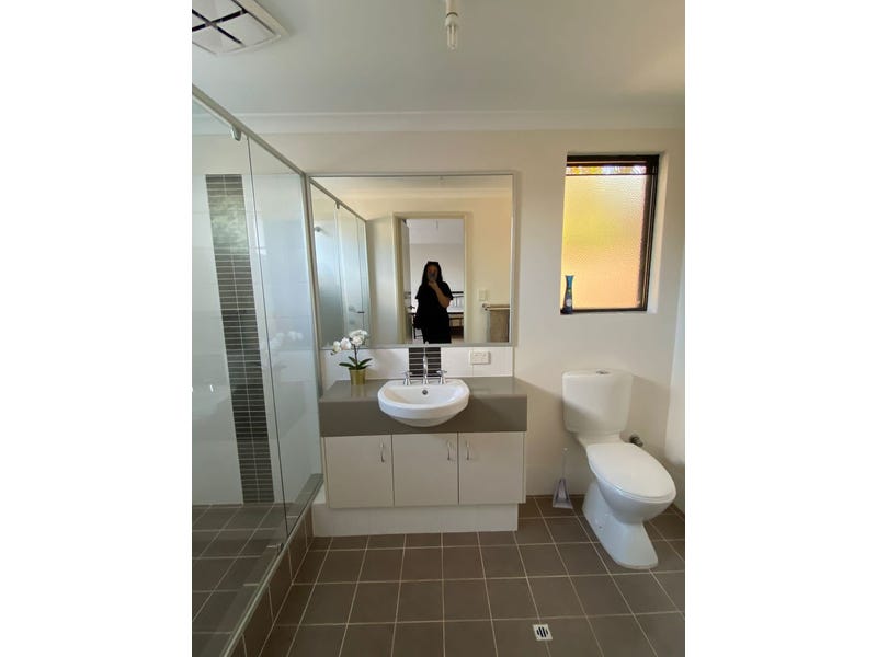Quiet, comfortable and centrally located! 12