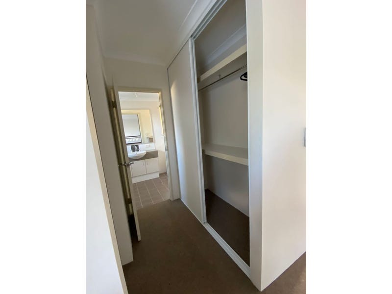 Quiet, comfortable and centrally located! 13