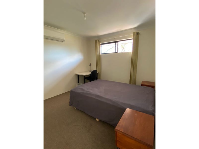 Quiet, comfortable and centrally located! 16