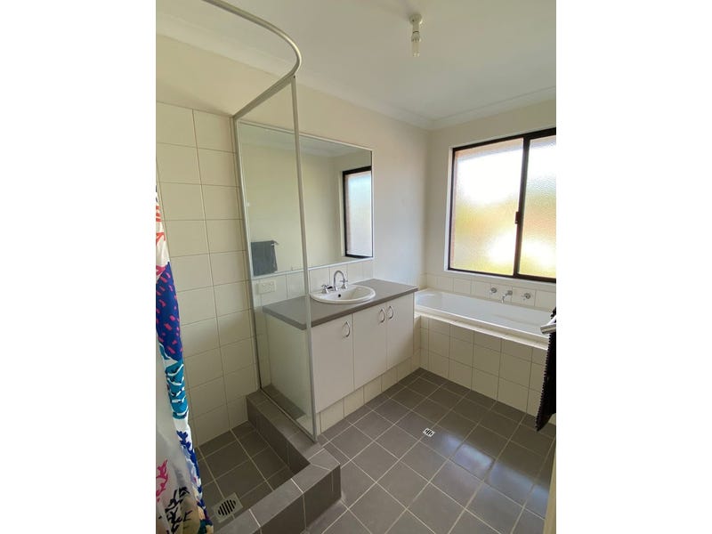 Quiet, comfortable and centrally located! 19