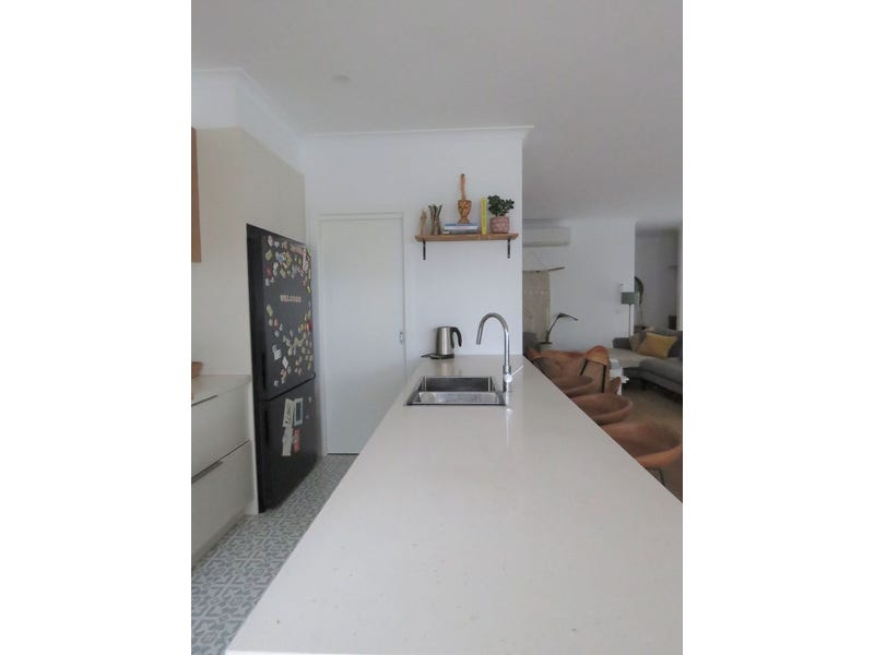 Stunning 4 Bedroom House 10
