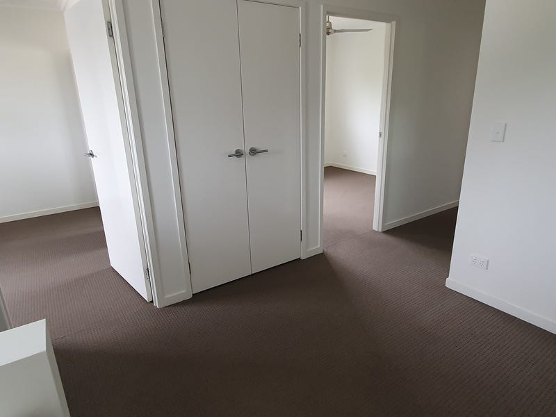 Beautiful 3 bedroom townhouse, close 3