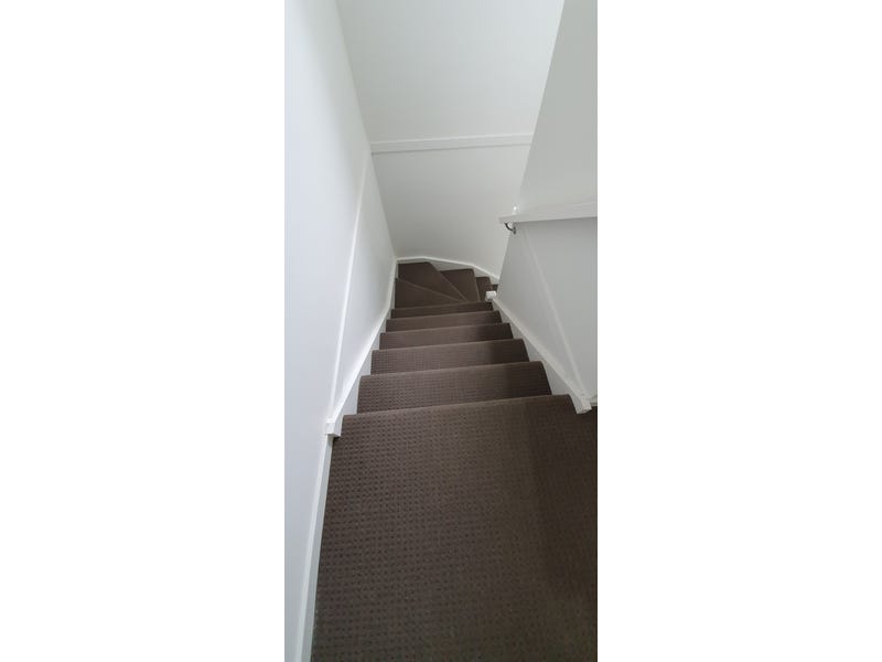 Beautiful 3 bedroom townhouse, close 6