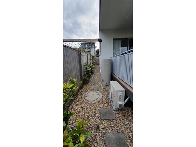 Beautiful 3 bedroom townhouse, close 8