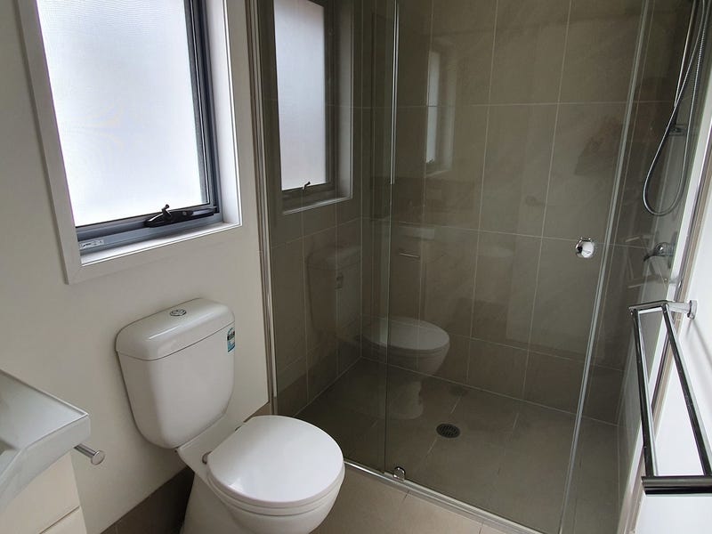 Beautiful 3 bedroom townhouse, close 9